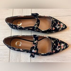 Journee new‎ w/out tags, navy, floral, pointy toed flats, Mary Jane style. 7.5